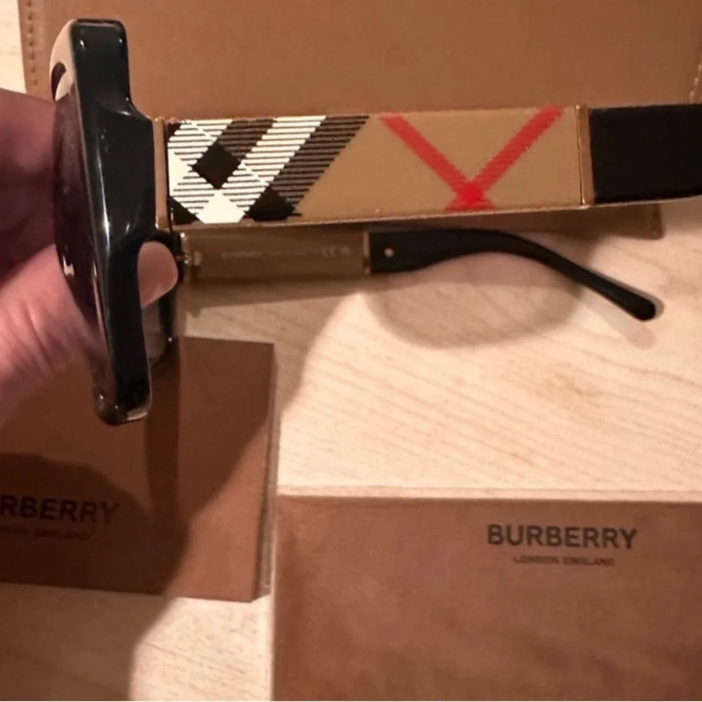 -💫NWT BURBERRY sunglasses